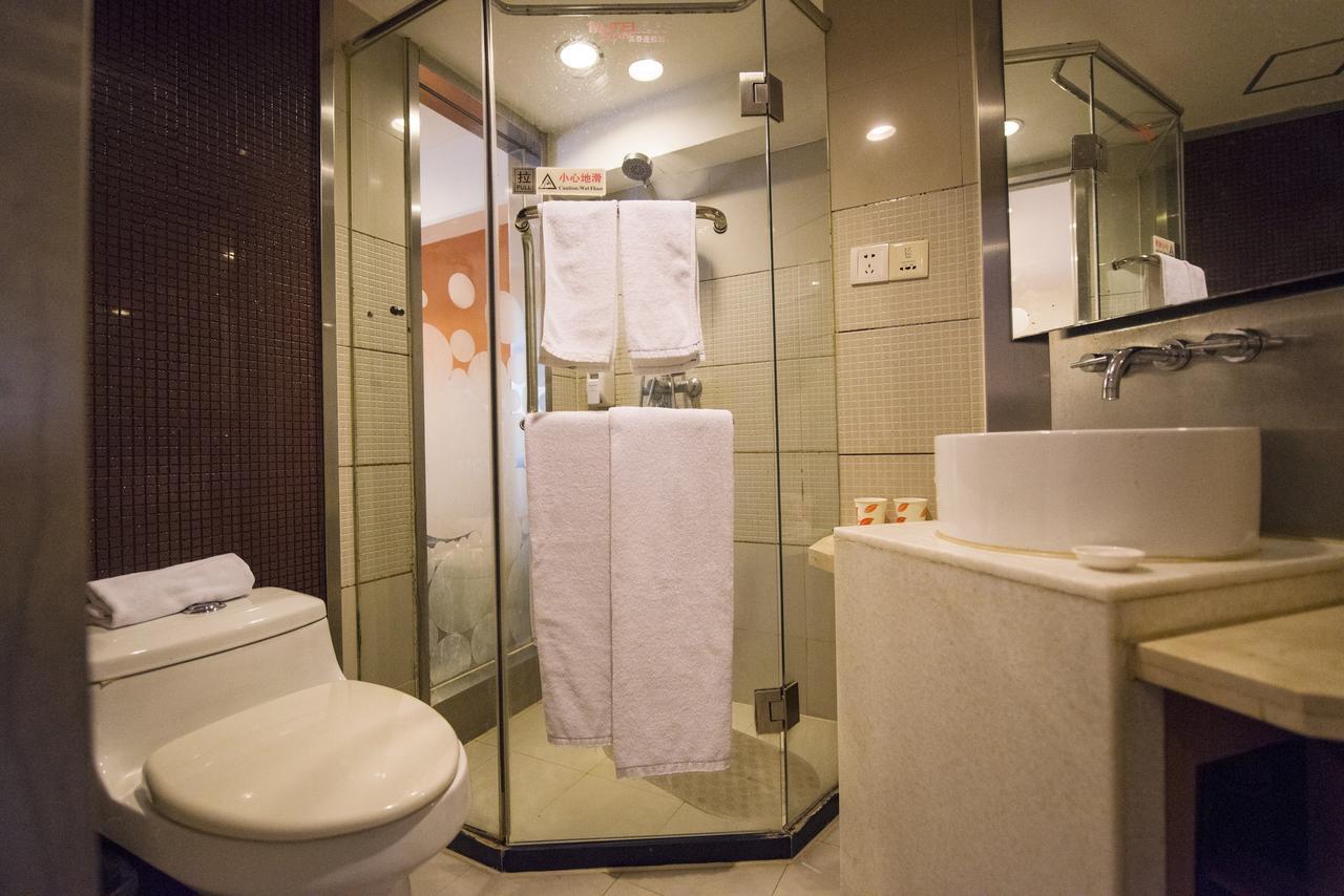 Motel Chongqing Jiefangbai Hongyadong Pedestrian Street Eksteriør billede